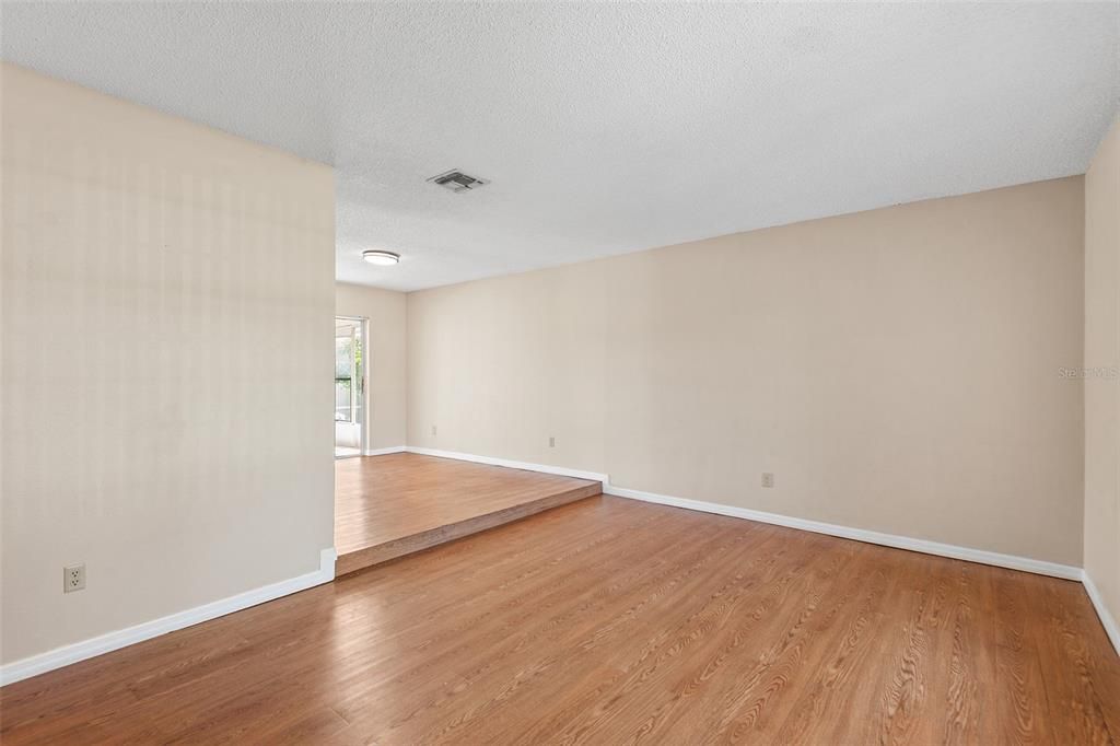 En Venta: $498,000 (3 camas, 2 baños, 1684 Pies cuadrados)