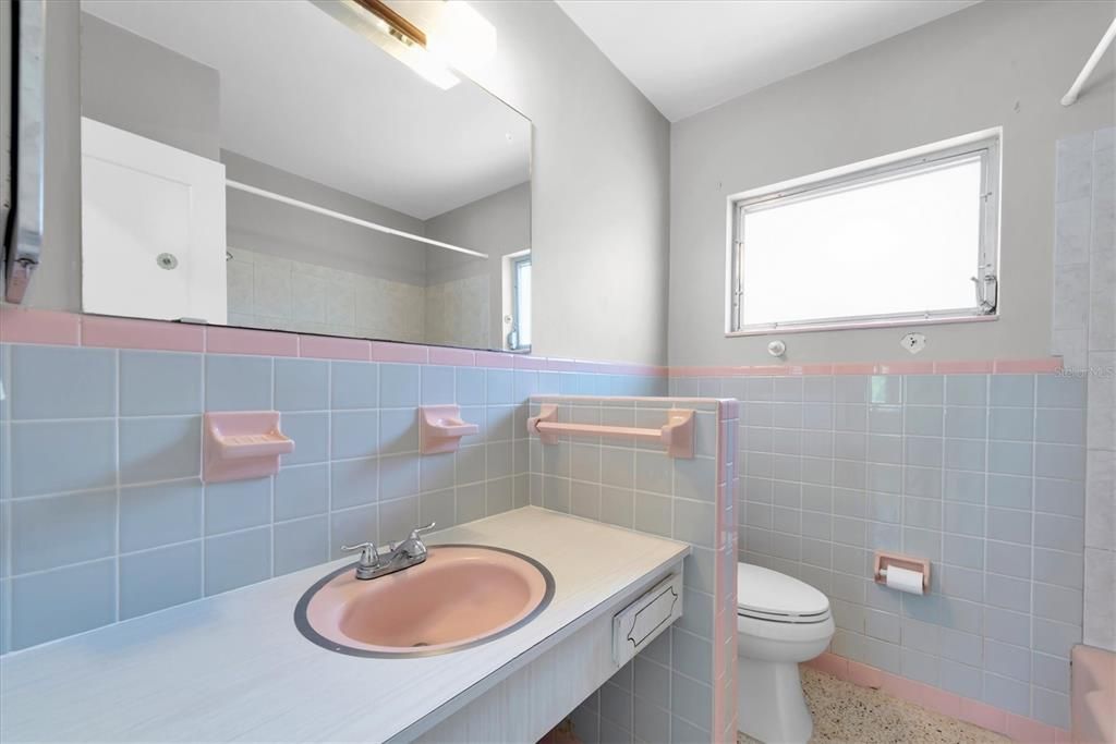 For Rent: $1,500 (1 beds, 1 baths, 600 Square Feet)
