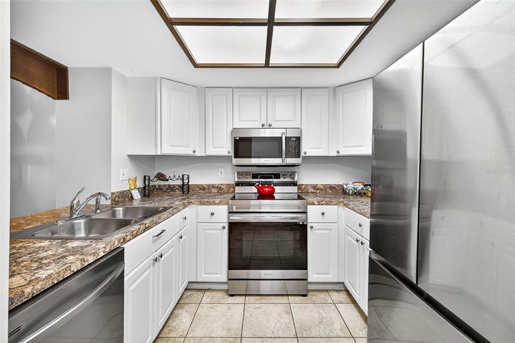 For Rent: $1,500 (1 beds, 1 baths, 817 Square Feet)