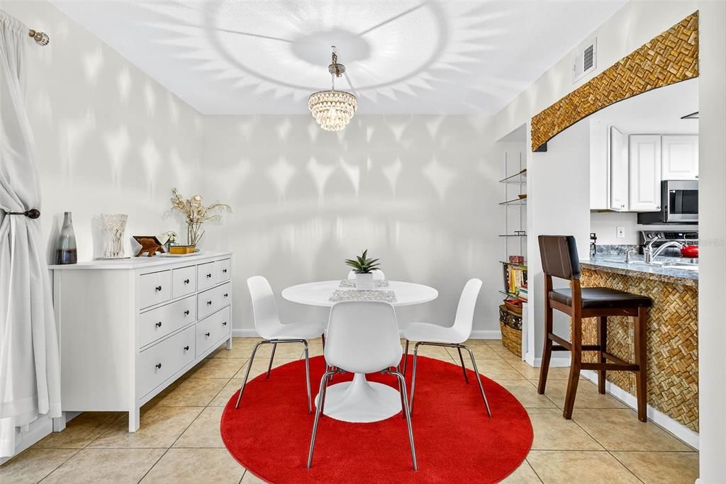 For Rent: $1,500 (1 beds, 1 baths, 817 Square Feet)