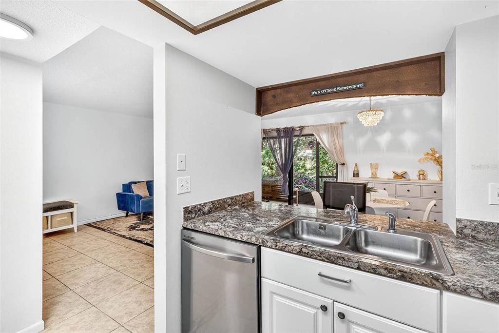 For Rent: $1,500 (1 beds, 1 baths, 817 Square Feet)