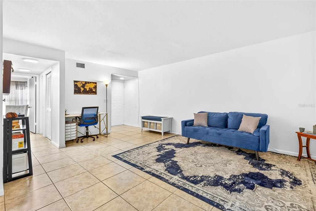 For Rent: $1,500 (1 beds, 1 baths, 817 Square Feet)