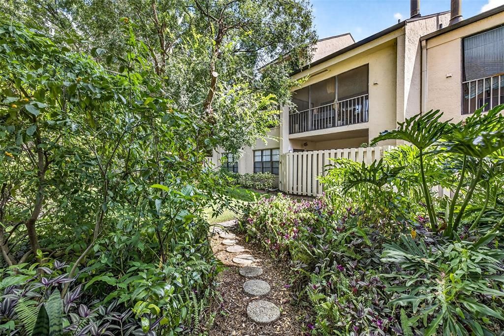 For Rent: $1,500 (1 beds, 1 baths, 817 Square Feet)