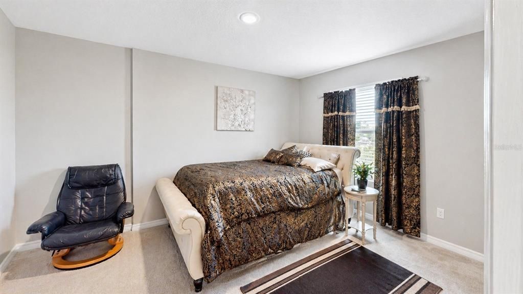 For Sale: $489,000 (5 beds, 4 baths, 4112 Square Feet)