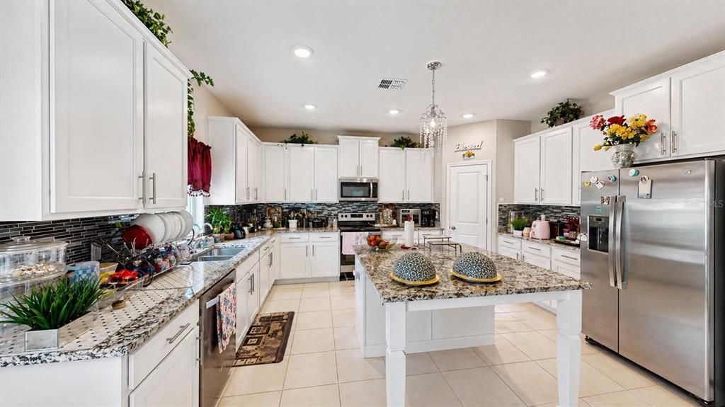 For Sale: $489,000 (5 beds, 4 baths, 4112 Square Feet)