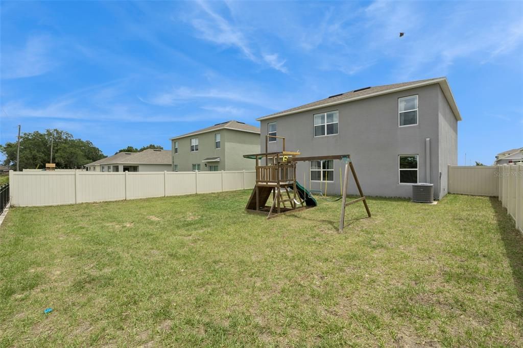 合同活跃: $389,900 (5 贝兹, 3 浴室, 2601 平方英尺)