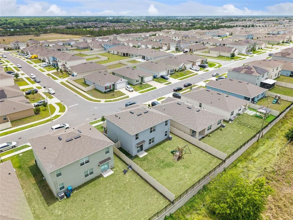 合同活跃: $389,900 (5 贝兹, 3 浴室, 2601 平方英尺)
