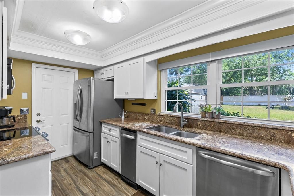Activo con contrato: $560,000 (4 camas, 2 baños, 2456 Pies cuadrados)