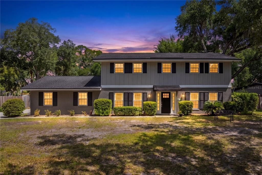 Activo con contrato: $560,000 (4 camas, 2 baños, 2456 Pies cuadrados)