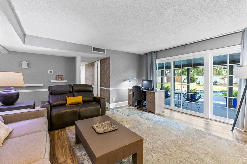 Activo con contrato: $560,000 (4 camas, 2 baños, 2456 Pies cuadrados)