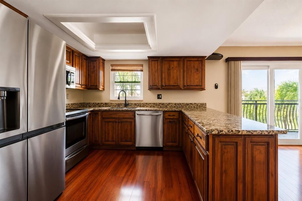 Active With Contract: $1,750 (2 beds, 1 baths, 1100 Square Feet)