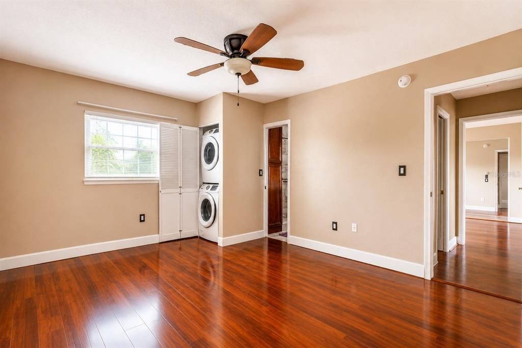 Active With Contract: $1,750 (2 beds, 1 baths, 1100 Square Feet)