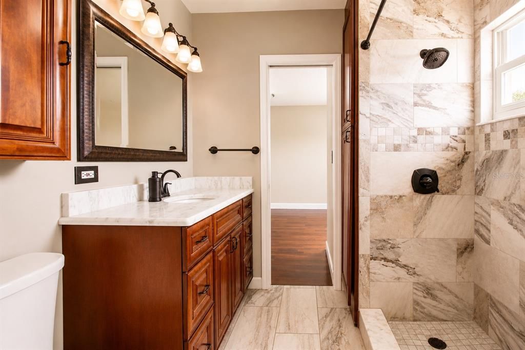 Active With Contract: $1,750 (2 beds, 1 baths, 1100 Square Feet)