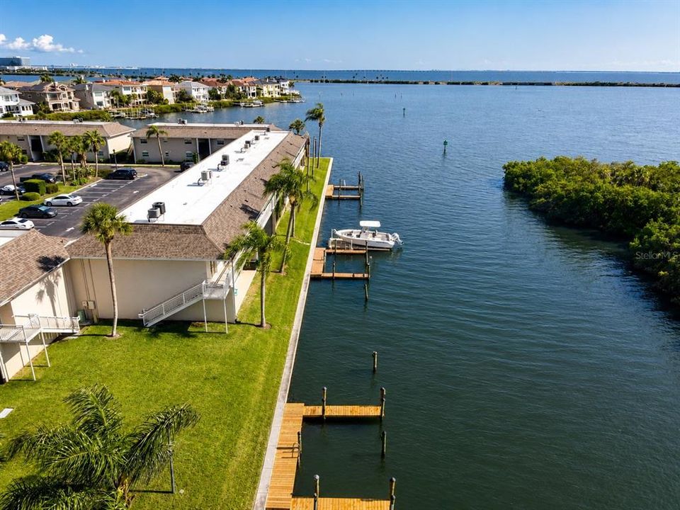 Active With Contract: $1,750 (2 beds, 1 baths, 1100 Square Feet)