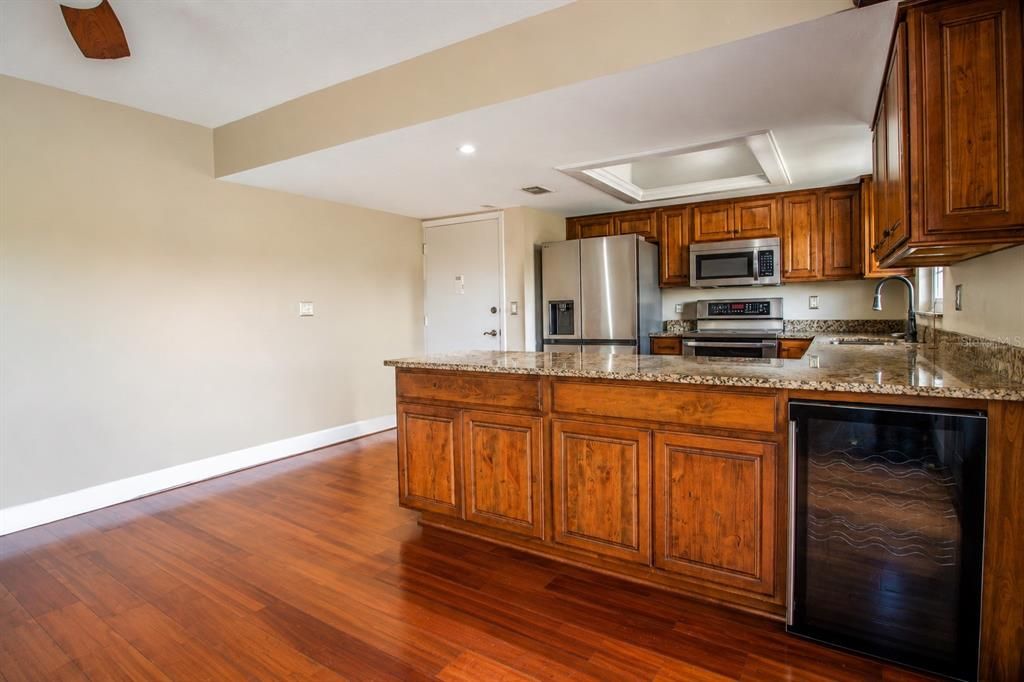 Active With Contract: $1,750 (2 beds, 1 baths, 1100 Square Feet)