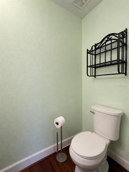 Active With Contract: $1,750 (2 beds, 1 baths, 1100 Square Feet)