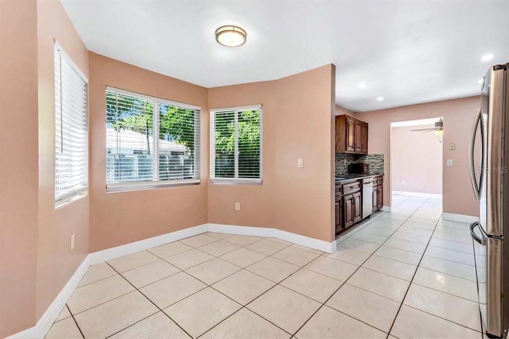 En Venta: $659,900 (4 camas, 2 baños, 2114 Pies cuadrados)
