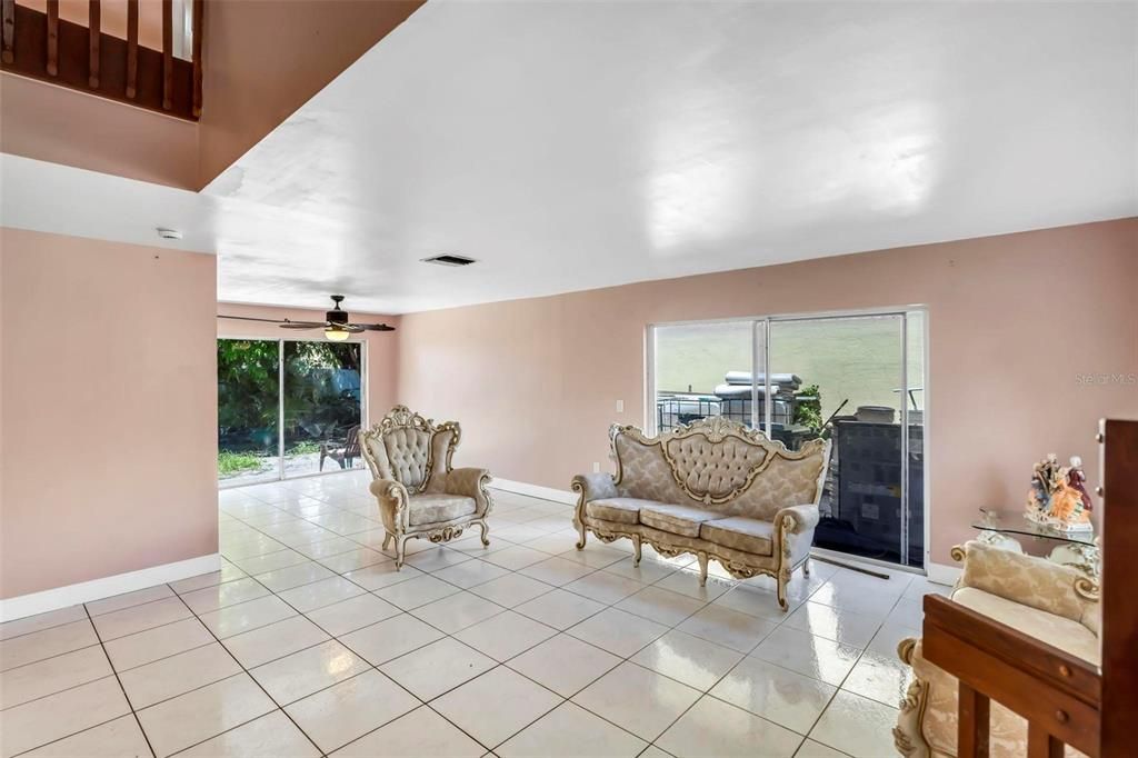 En Venta: $659,900 (4 camas, 2 baños, 2114 Pies cuadrados)