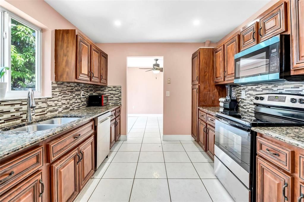 En Venta: $659,900 (4 camas, 2 baños, 2114 Pies cuadrados)