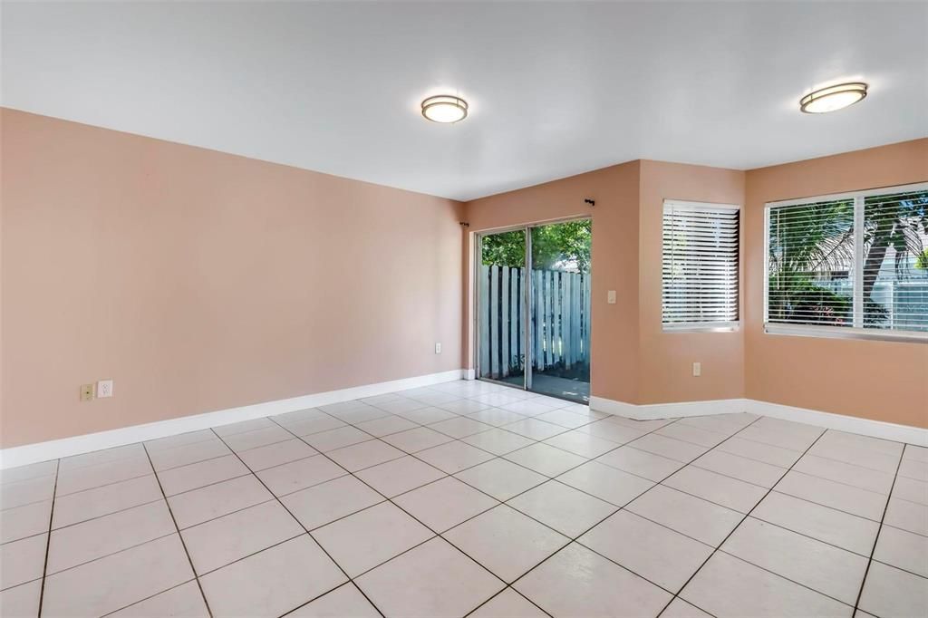 En Venta: $659,900 (4 camas, 2 baños, 2114 Pies cuadrados)