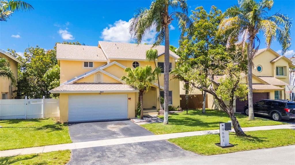 En Venta: $659,900 (4 camas, 2 baños, 2114 Pies cuadrados)