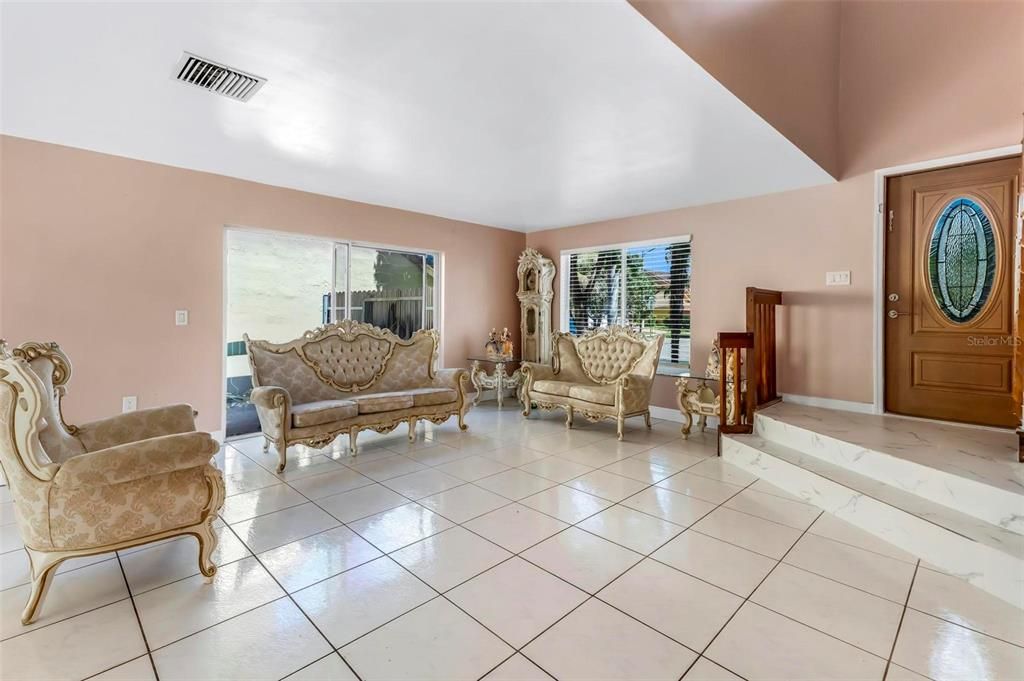 En Venta: $659,900 (4 camas, 2 baños, 2114 Pies cuadrados)
