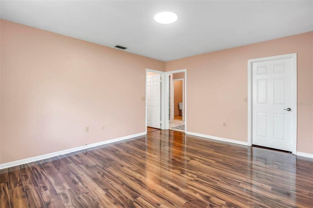 En Venta: $659,900 (4 camas, 2 baños, 2114 Pies cuadrados)