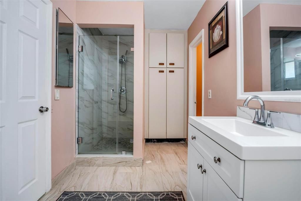 En Venta: $659,900 (4 camas, 2 baños, 2114 Pies cuadrados)