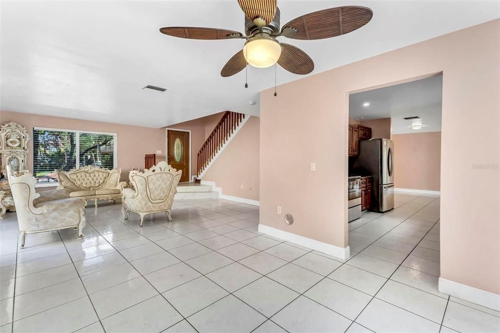 En Venta: $659,900 (4 camas, 2 baños, 2114 Pies cuadrados)
