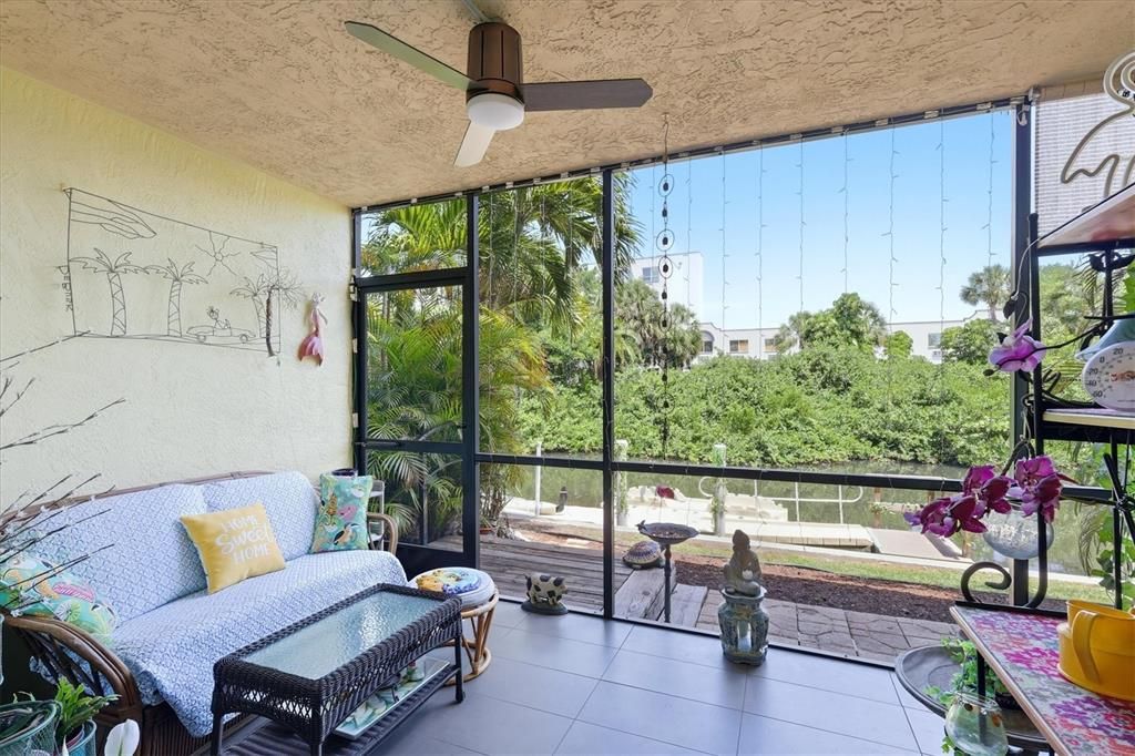 For Sale: $309,900 (2 beds, 2 baths, 940 Square Feet)