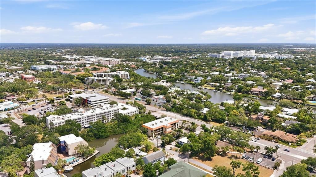 For Sale: $309,900 (2 beds, 2 baths, 940 Square Feet)
