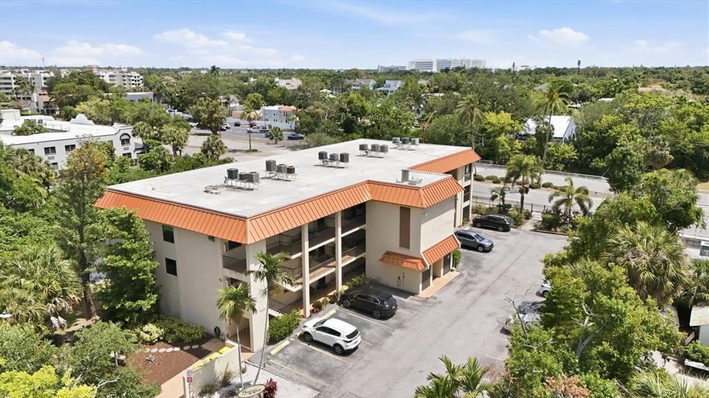 For Sale: $309,900 (2 beds, 2 baths, 940 Square Feet)