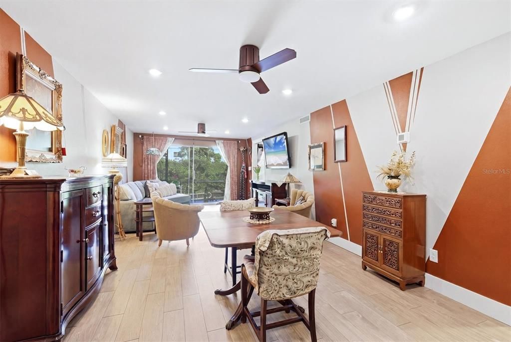 For Sale: $309,900 (2 beds, 2 baths, 940 Square Feet)