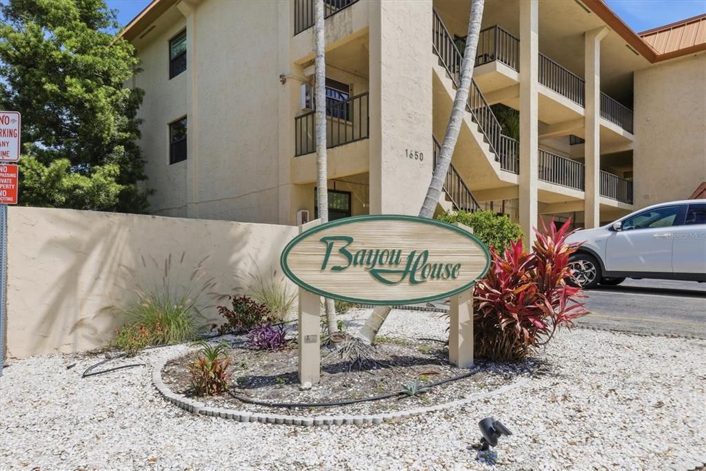 For Sale: $309,900 (2 beds, 2 baths, 940 Square Feet)