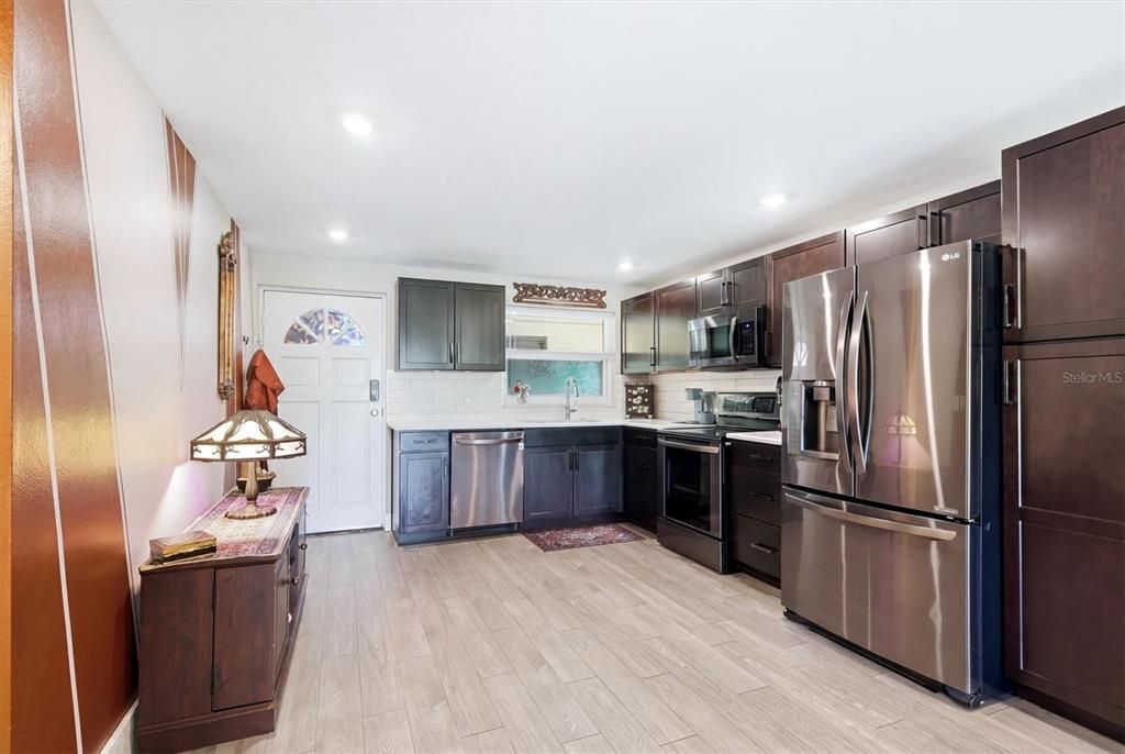 For Sale: $309,900 (2 beds, 2 baths, 940 Square Feet)
