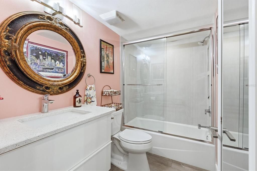 For Sale: $309,900 (2 beds, 2 baths, 940 Square Feet)