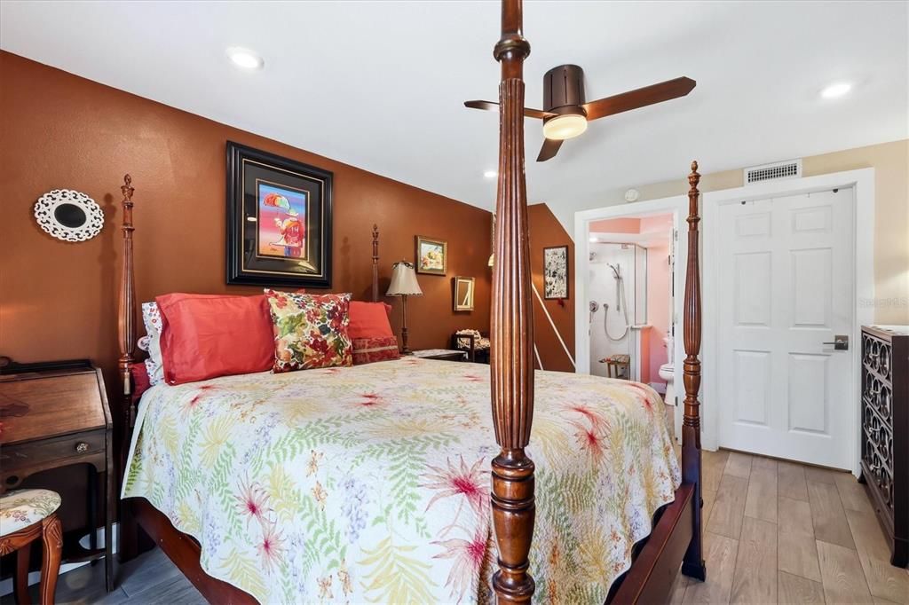 For Sale: $309,900 (2 beds, 2 baths, 940 Square Feet)