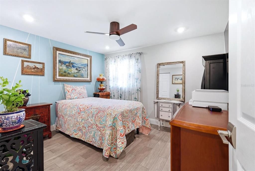 For Sale: $309,900 (2 beds, 2 baths, 940 Square Feet)
