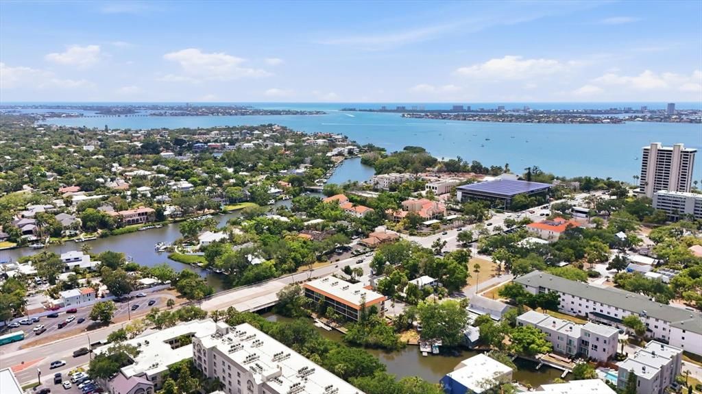 For Sale: $309,900 (2 beds, 2 baths, 940 Square Feet)