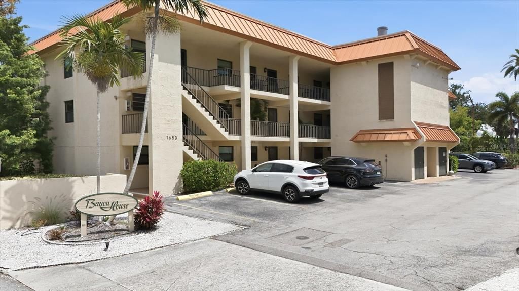 For Sale: $309,900 (2 beds, 2 baths, 940 Square Feet)