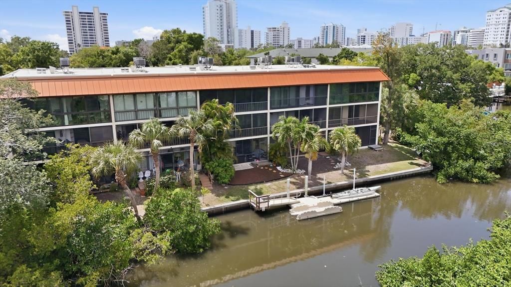 For Sale: $309,900 (2 beds, 2 baths, 940 Square Feet)