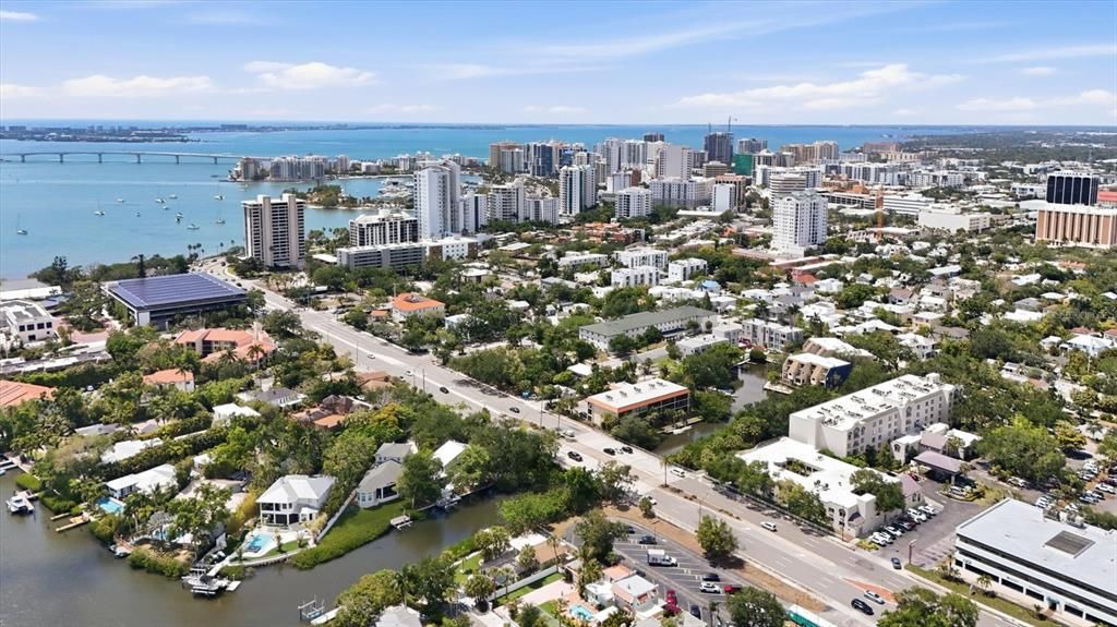 For Sale: $309,900 (2 beds, 2 baths, 940 Square Feet)