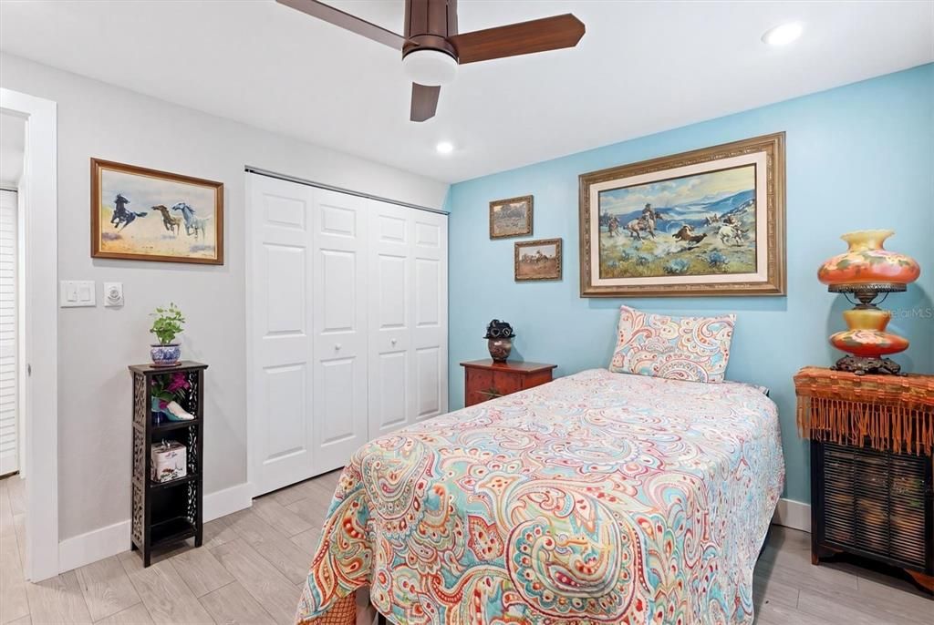 For Sale: $309,900 (2 beds, 2 baths, 940 Square Feet)