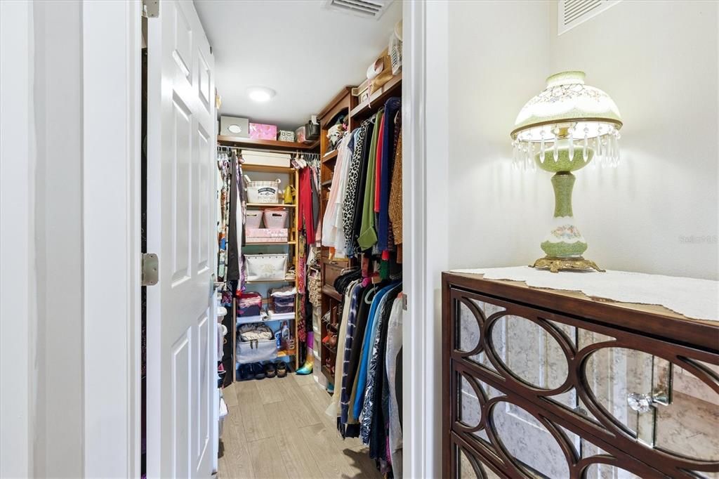 For Sale: $309,900 (2 beds, 2 baths, 940 Square Feet)