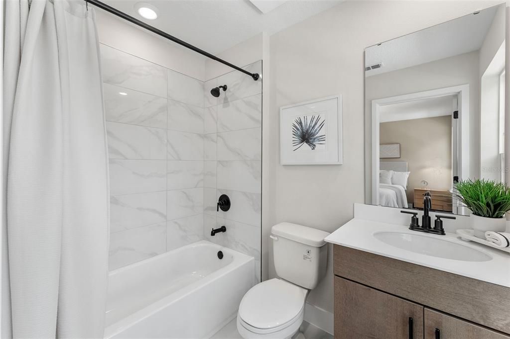 Activo con contrato: $569,999 (4 camas, 3 baños, 2808 Pies cuadrados)