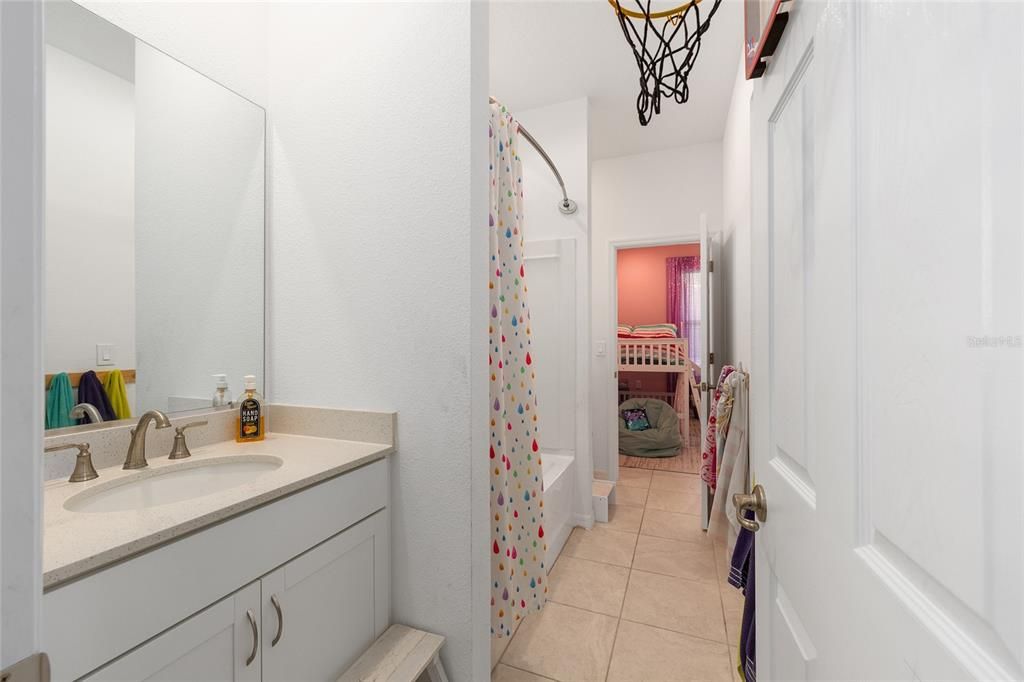 En Venta: $490,000 (4 camas, 3 baños, 3034 Pies cuadrados)