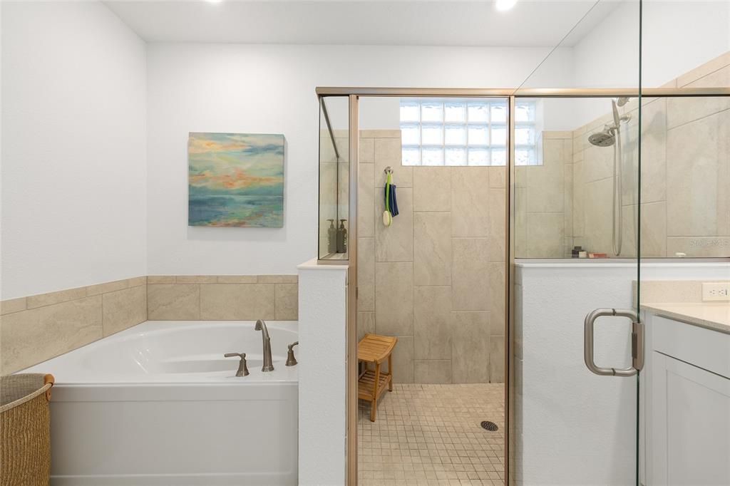 En Venta: $490,000 (4 camas, 3 baños, 3034 Pies cuadrados)