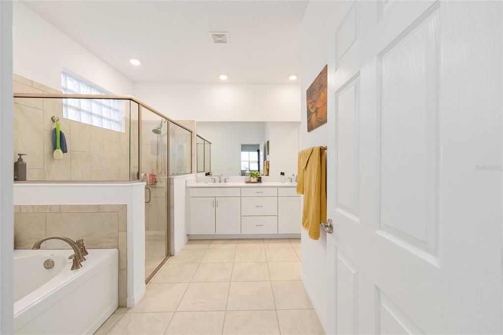 En Venta: $490,000 (4 camas, 3 baños, 3034 Pies cuadrados)