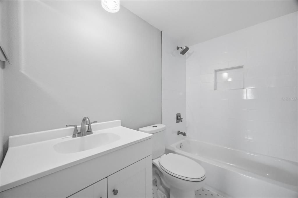 For Sale: $215,000 (1 beds, 1 baths, 910 Square Feet)
