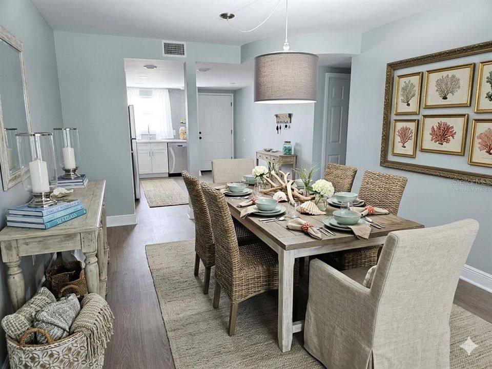 For Sale: $215,000 (1 beds, 1 baths, 910 Square Feet)